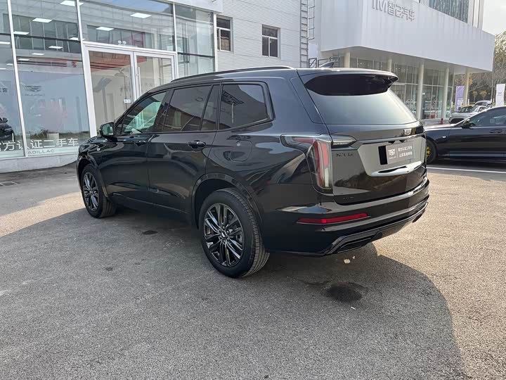 Фото 13 - Cadillac XT6
