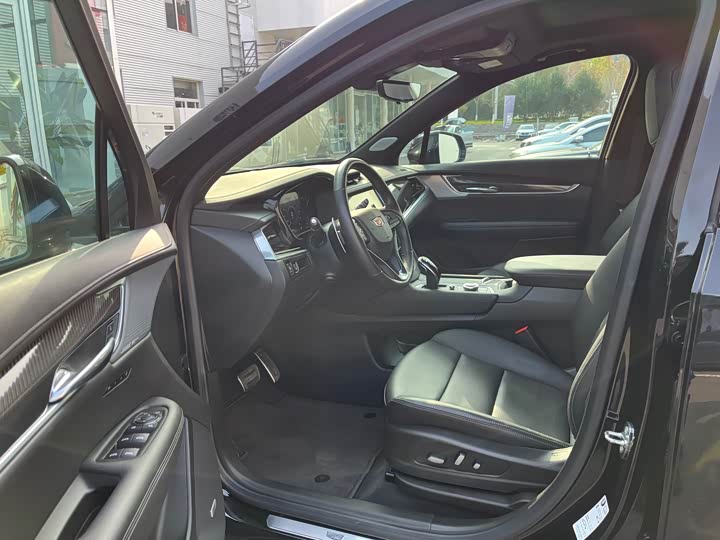 Фото 4 - Cadillac XT6
