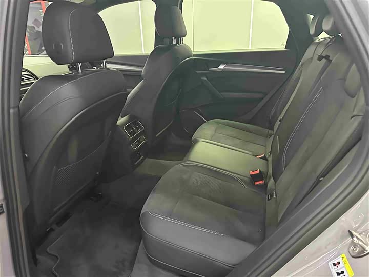 Фото 11 - Audi Q5L Sportback