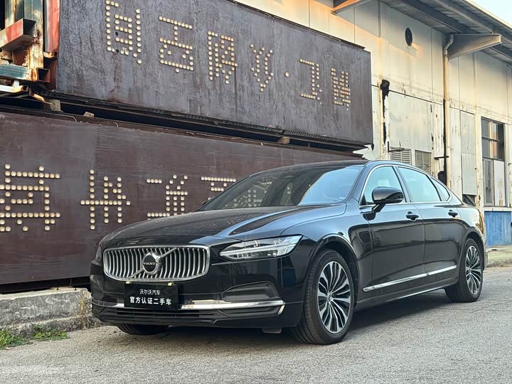 Фото 1 - Volvo S90