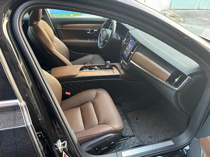 Фото 10 - Volvo S90