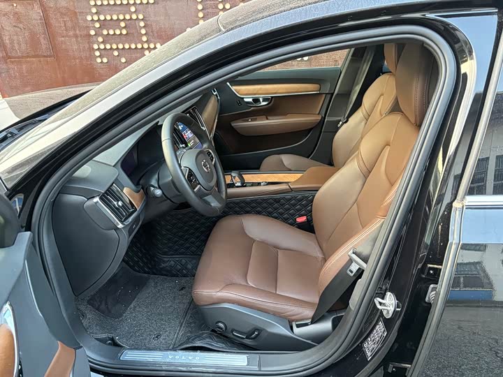 Фото 8 - Volvo S90