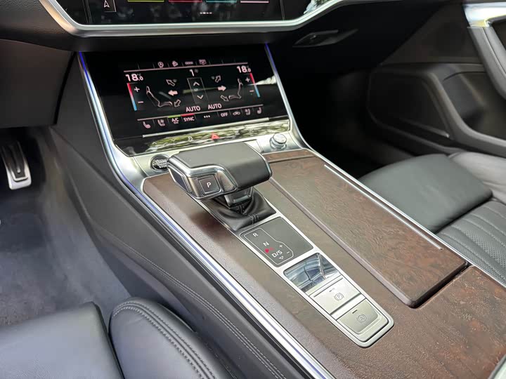 Фото 13 - Audi A6