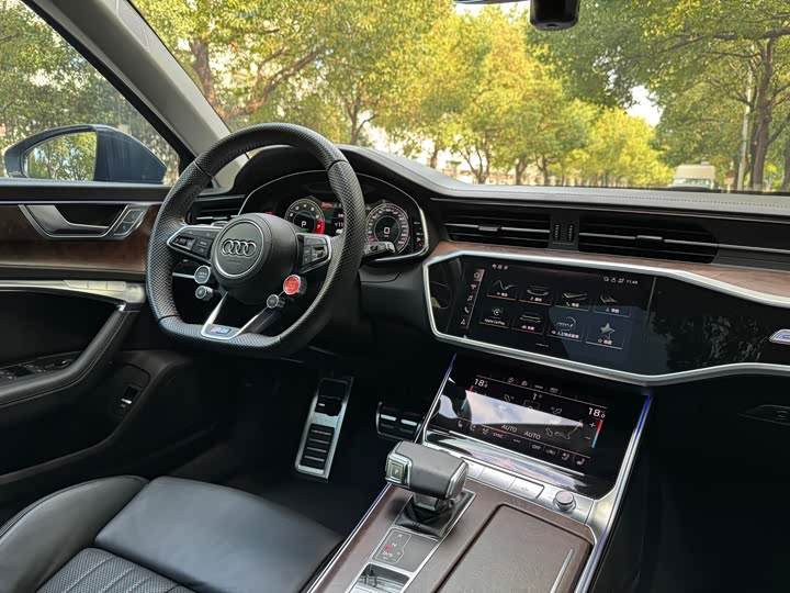 Фото 14 - Audi A6