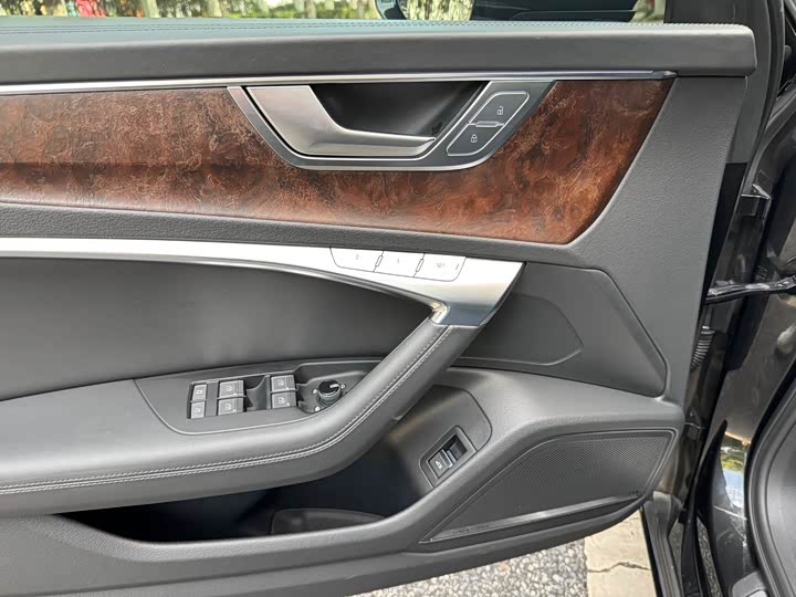 Фото 8 - Audi A6