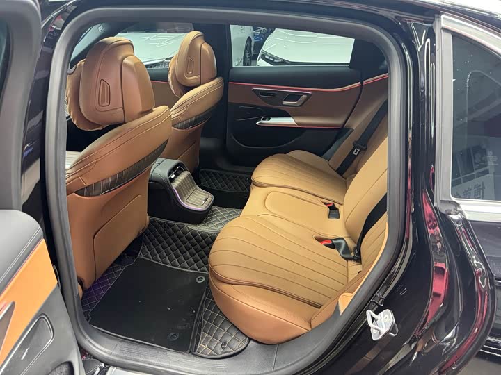 Фото 10 - Mercedes-Benz E-Class