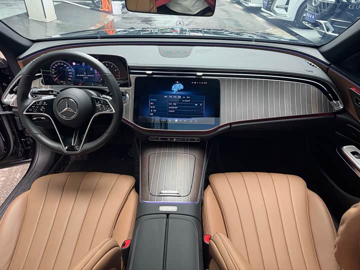 Фото 13 - Mercedes-Benz E-Class