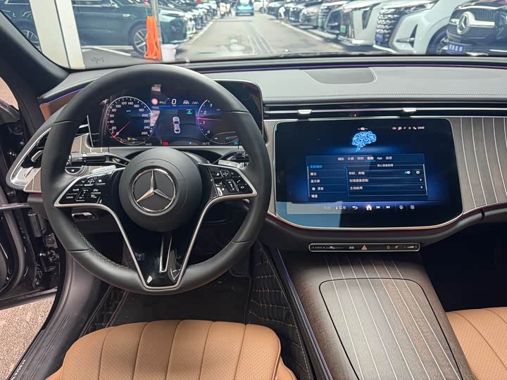 Фото 14 - Mercedes-Benz E-Class