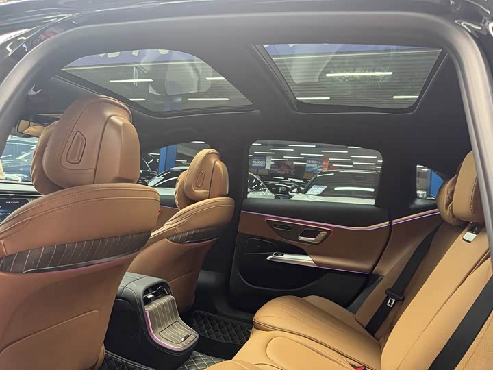 Фото 15 - Mercedes-Benz E-Class