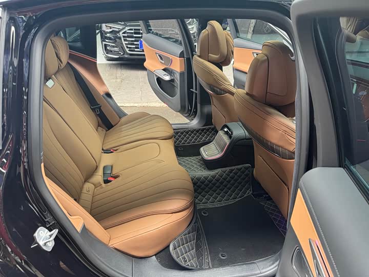 Фото 20 - Mercedes-Benz E-Class