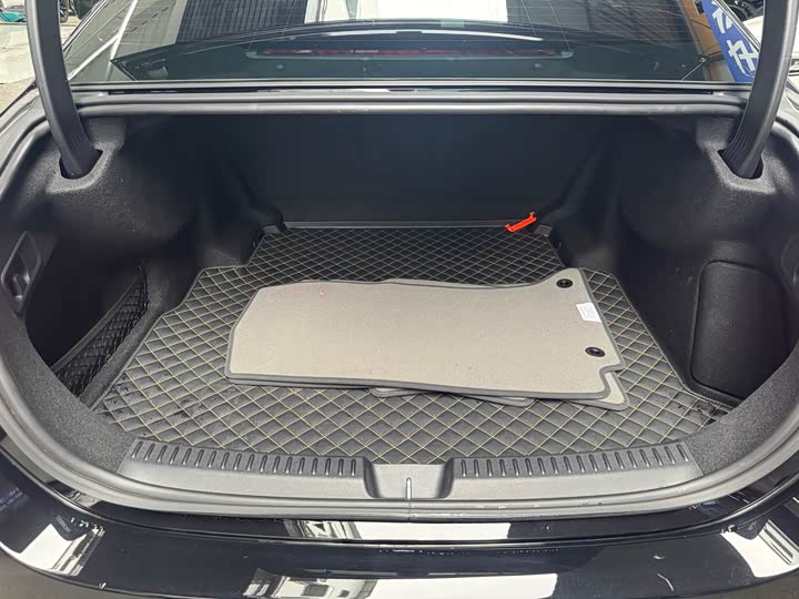 Фото 21 - Mercedes-Benz E-Class