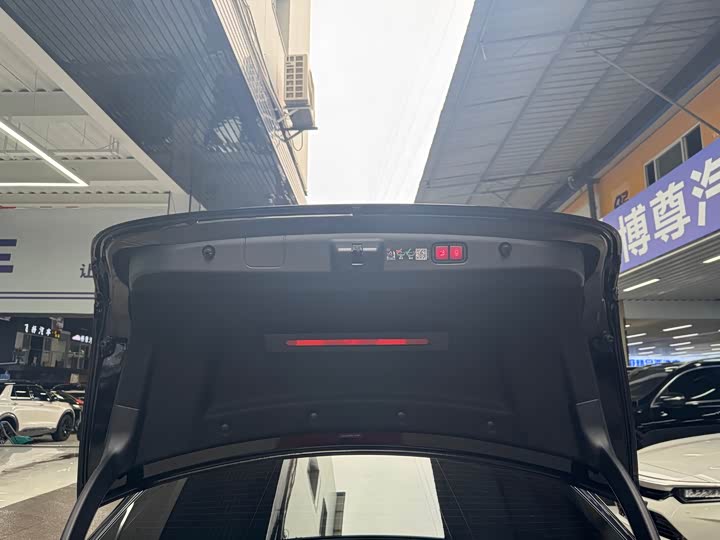 Фото 22 - Mercedes-Benz E-Class