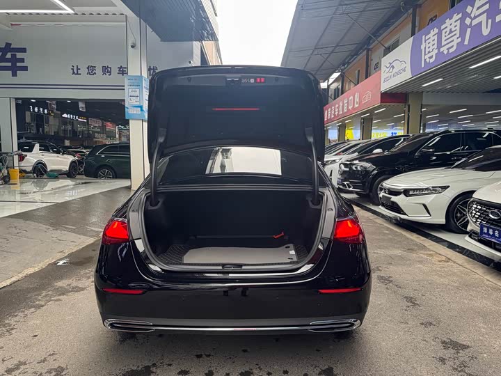 Фото 23 - Mercedes-Benz E-Class