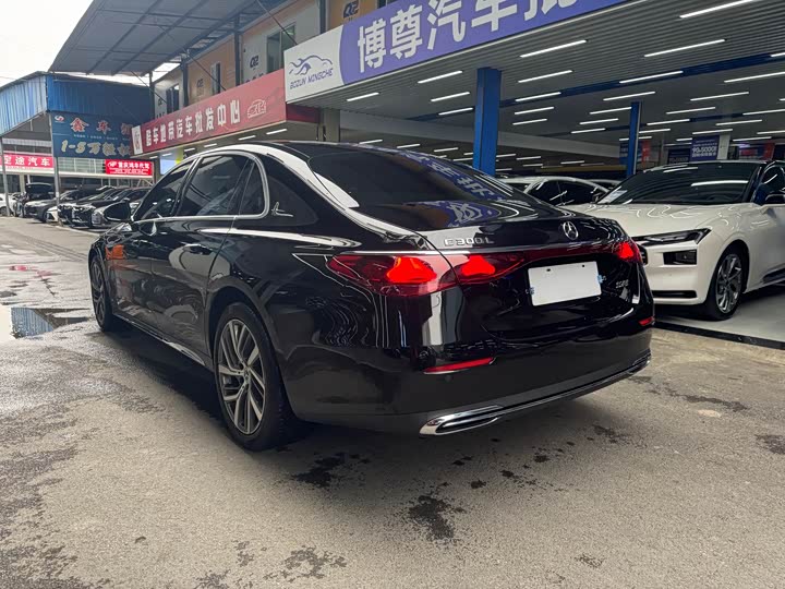 Фото 25 - Mercedes-Benz E-Class