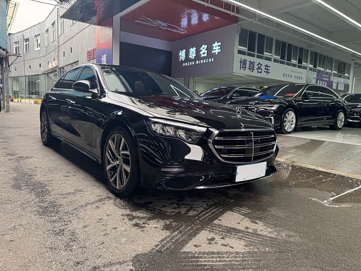 Фото 3 - Mercedes-Benz E-Class