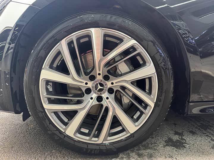 Фото 5 - Mercedes-Benz E-Class