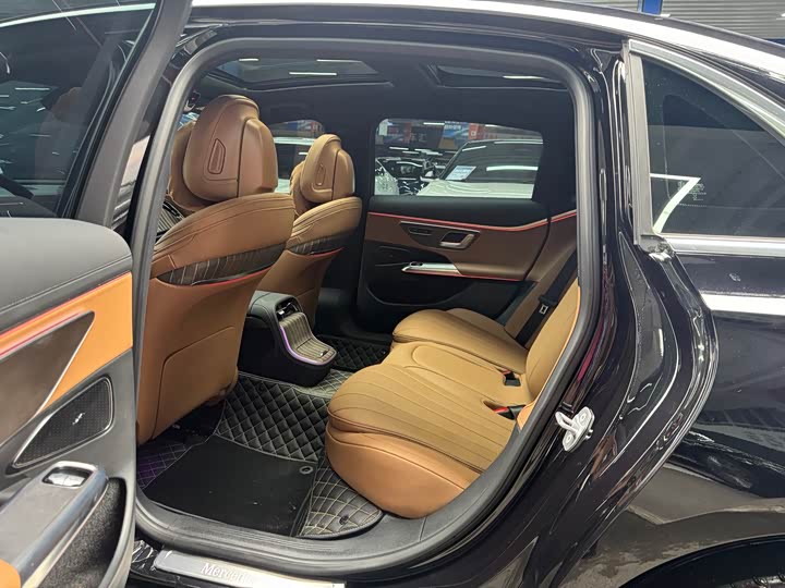 Фото 9 - Mercedes-Benz E-Class