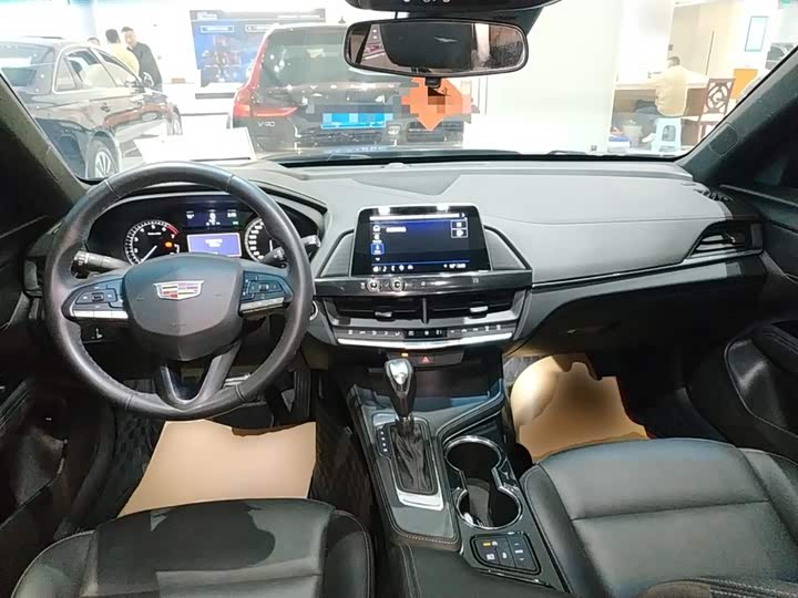 Фото 10 - Cadillac CT4