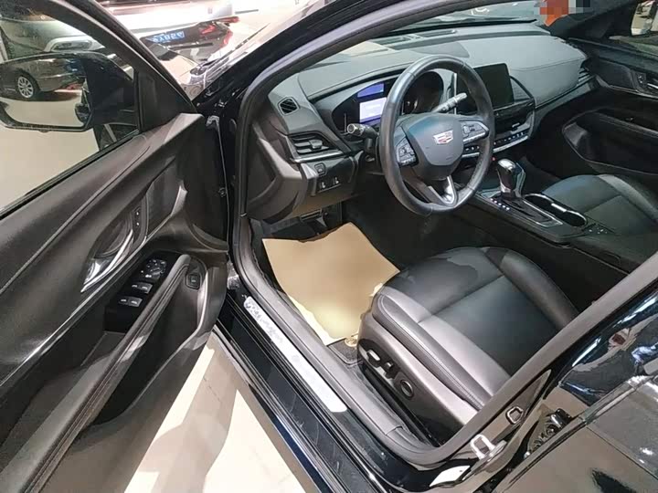 Фото 16 - Cadillac CT4