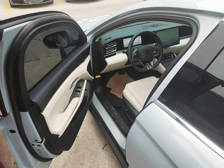 Фото 16 - BYD Qin L