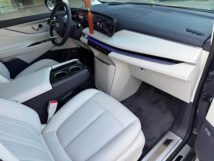 Фото 8 - Buick GL8 Hybrid