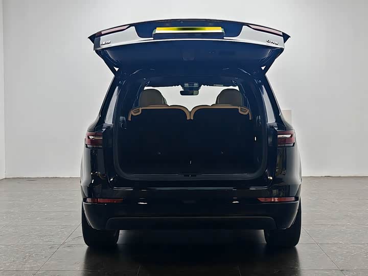 Фото 12 - LiXiang One