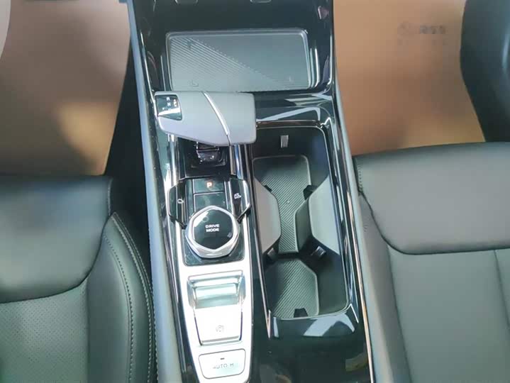 Фото 16 - Changan Raeton Plus