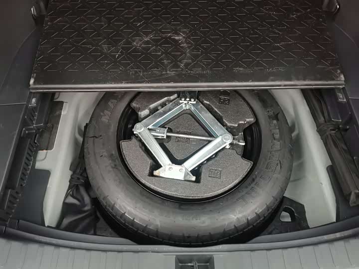 Фото 10 - Toyota RAV4