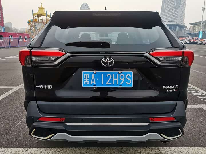 Фото 4 - Toyota RAV4