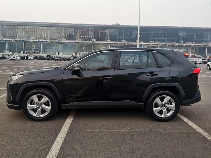 Фото 5 - Toyota RAV4