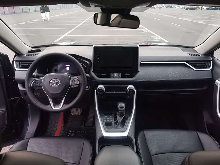 Фото 6 - Toyota RAV4