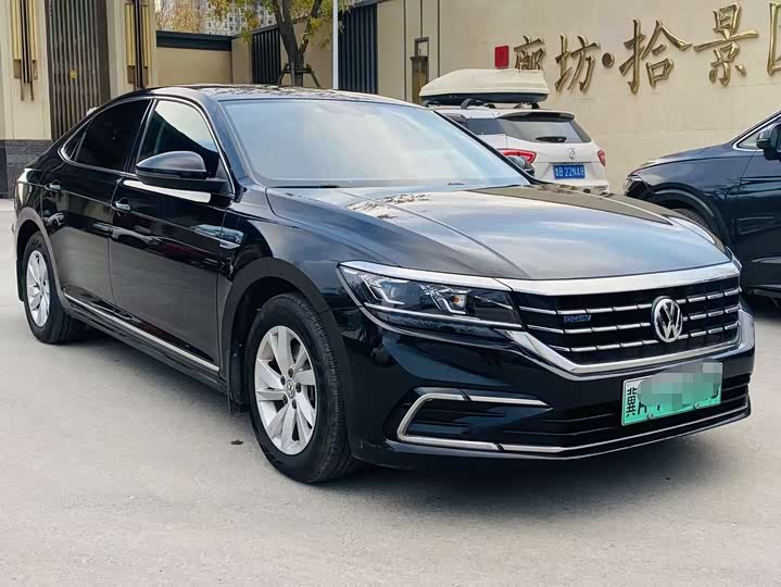 Фото 2 - Volkswagen Passat Hybrid