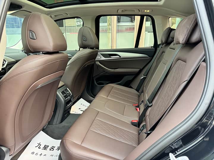 Фото 10 - BMW iX3