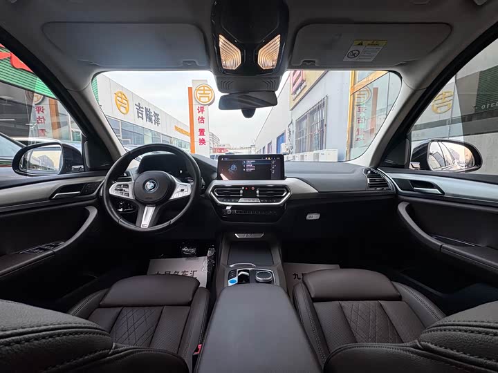 Фото 11 - BMW iX3