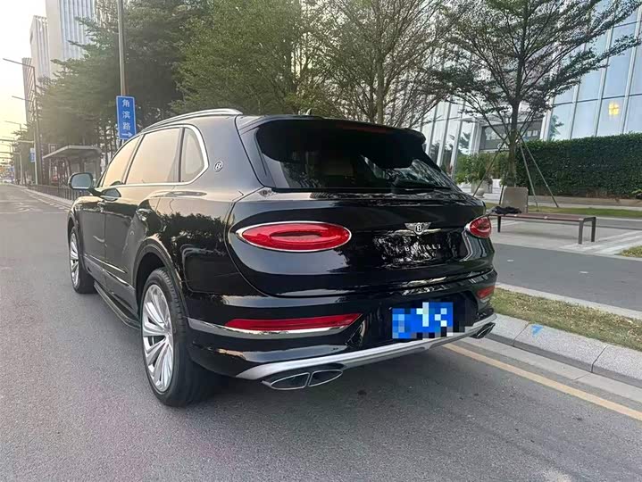 Фото 10 - Bentley Bentayga