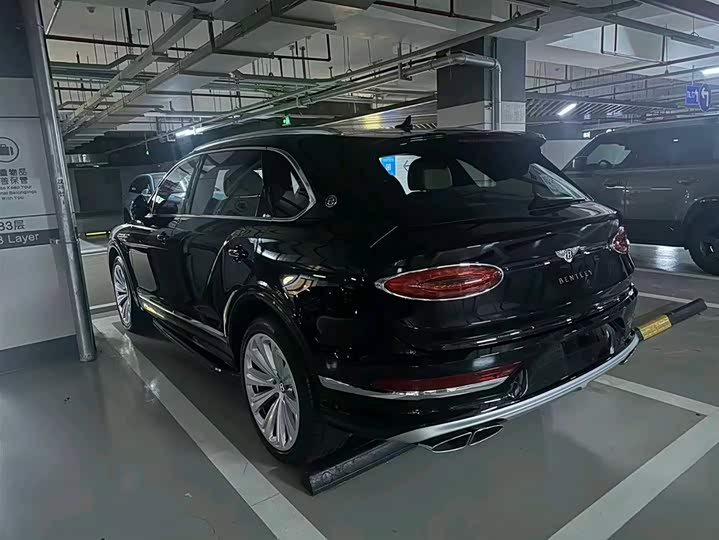 Фото 9 - Bentley Bentayga