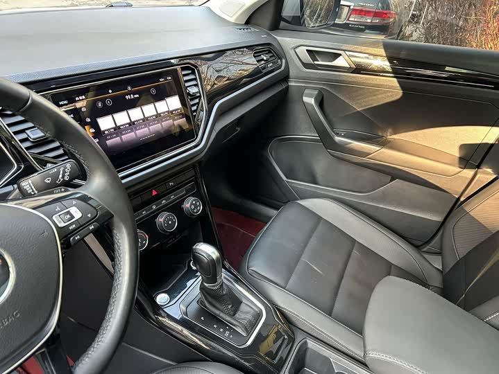 Фото 11 - Volkswagen T-Roc