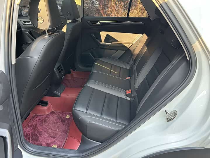 Фото 13 - Volkswagen T-Roc