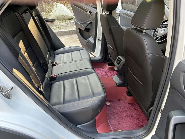 Фото 17 - Volkswagen T-Roc