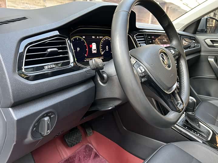 Фото 7 - Volkswagen T-Roc