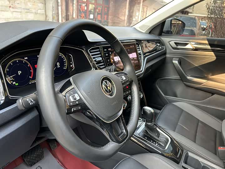 Фото 8 - Volkswagen T-Roc