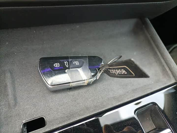 Фото 9 - Volkswagen Tiguan L Pro