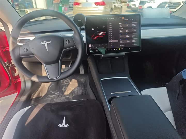 Фото 10 - Tesla Model 3