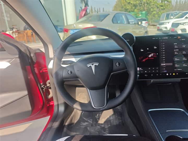 Фото 11 - Tesla Model 3