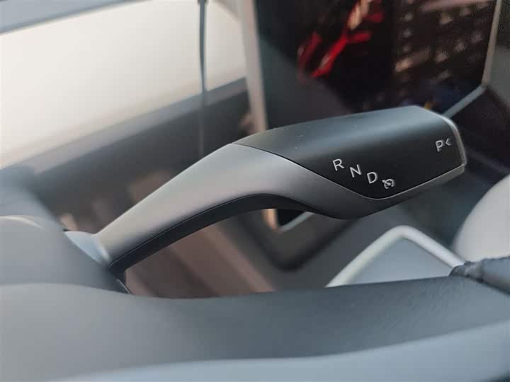 Фото 14 - Tesla Model 3