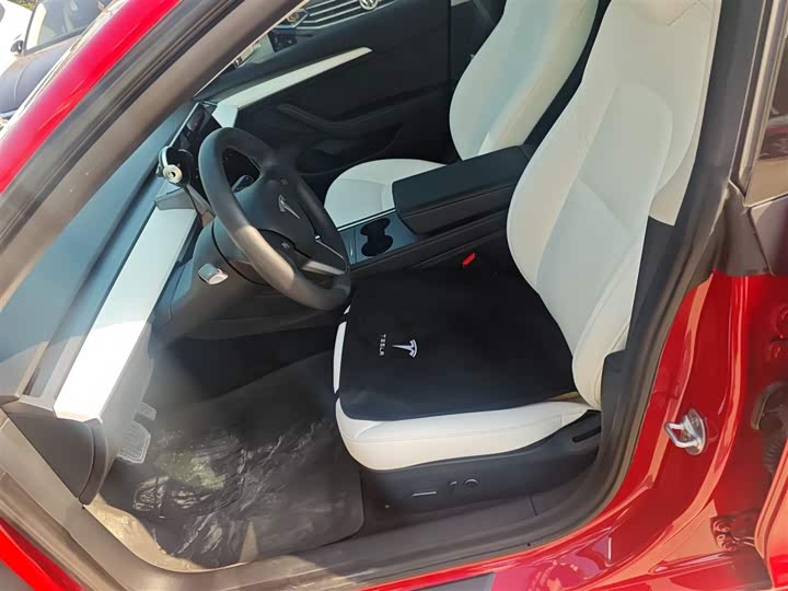 Фото 15 - Tesla Model 3