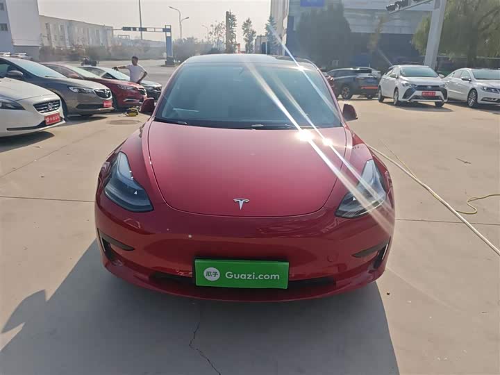 Фото 3 - Tesla Model 3