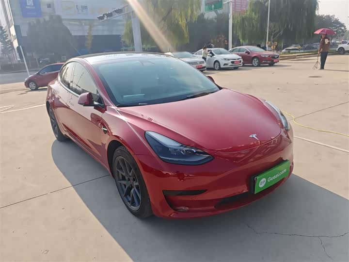 Фото 4 - Tesla Model 3