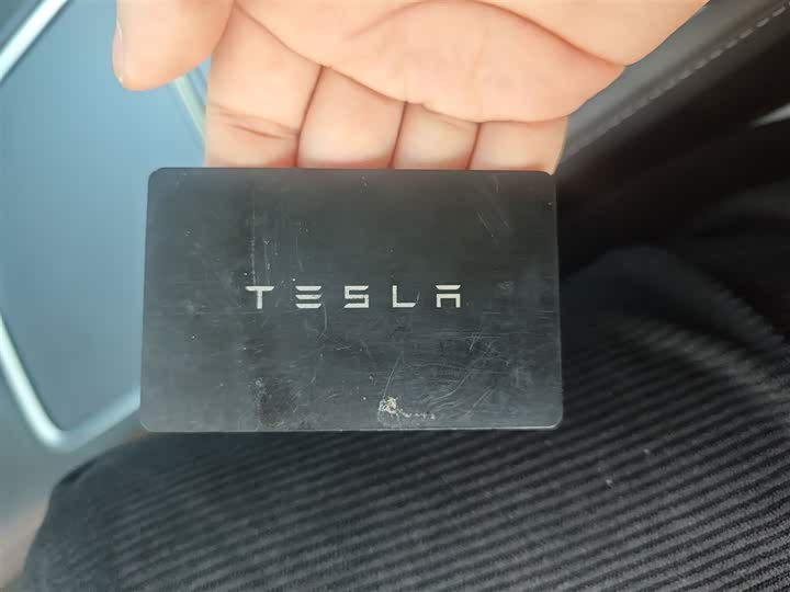 Фото 9 - Tesla Model 3