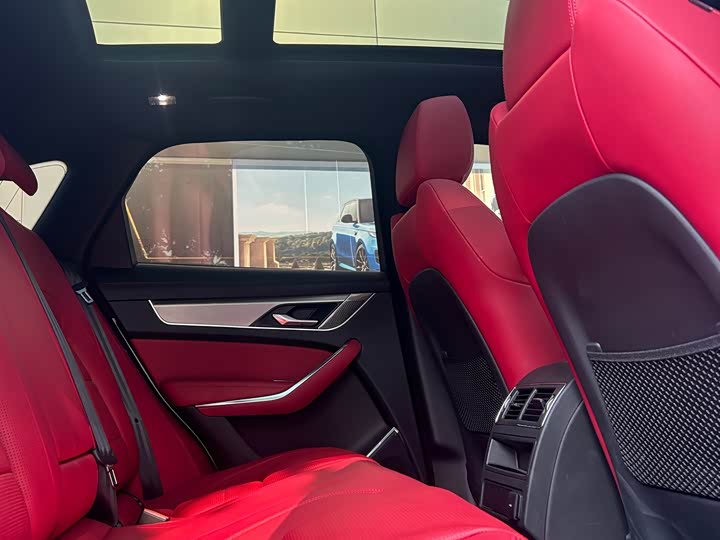 Фото 11 - Jaguar F-Pace